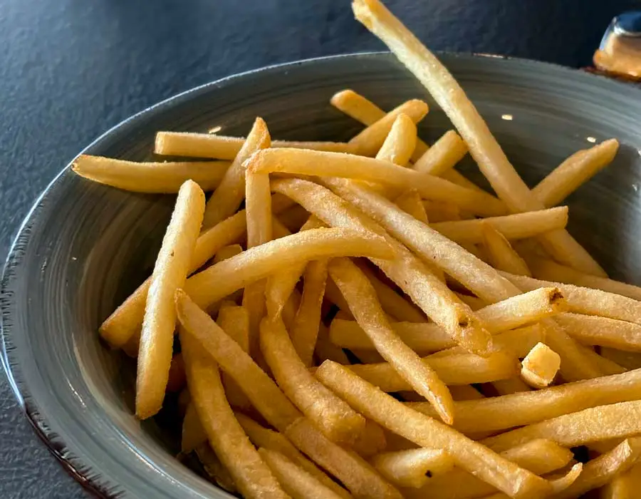 Pomfrit i hrana u Buffet Amel
